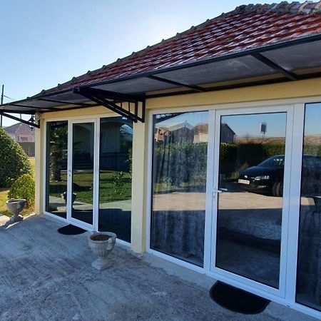Cozzy Apartment Near The Aiport Podgorica Exterior foto