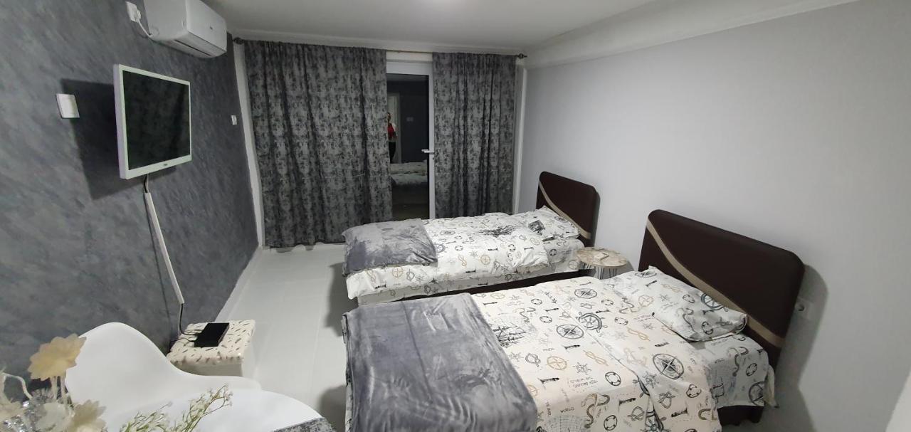 Cozzy Apartment Near The Aiport Podgorica Exterior foto
