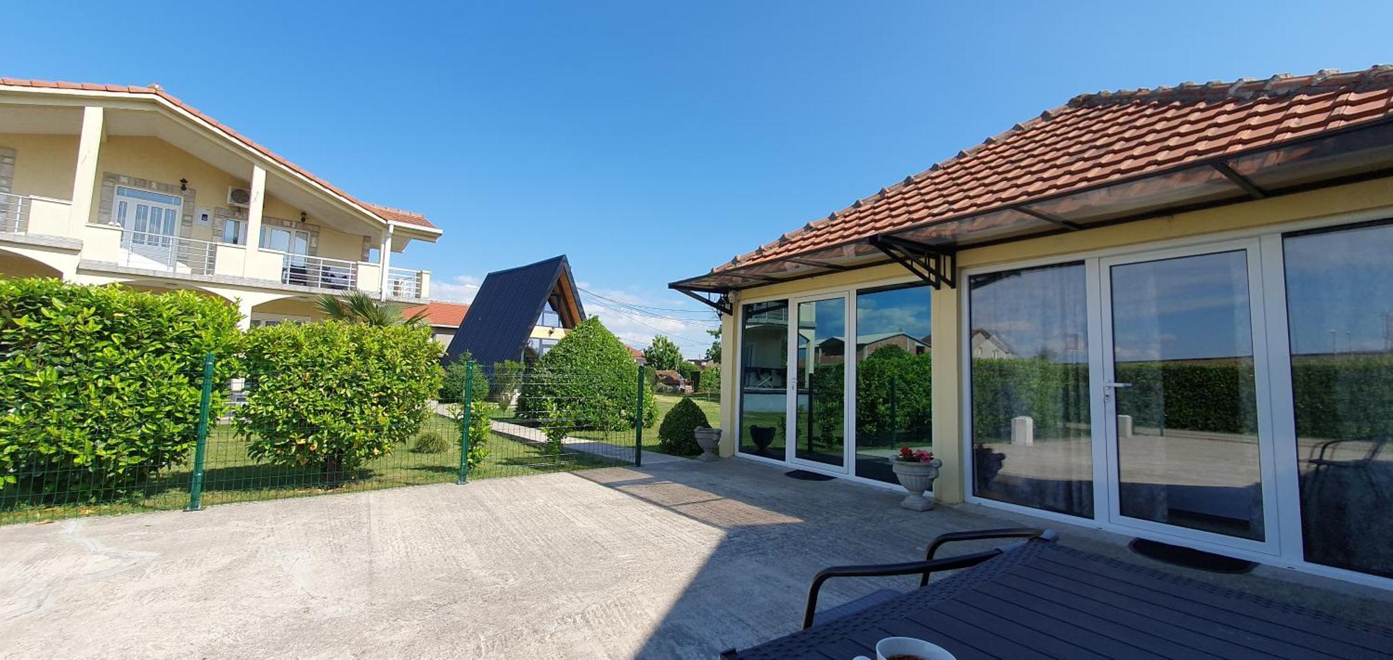 Cozzy Apartment Near The Aiport Podgorica Exterior foto